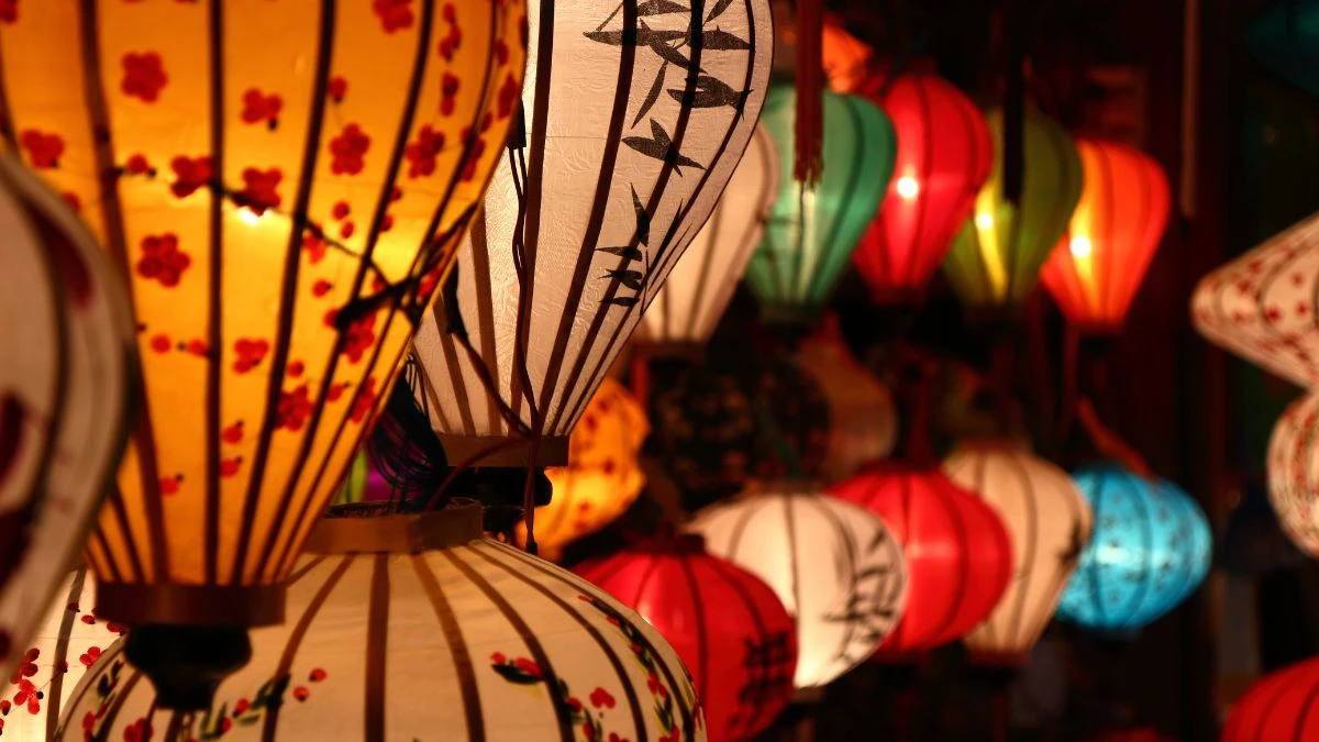 Lantern-lit street, Hoi An